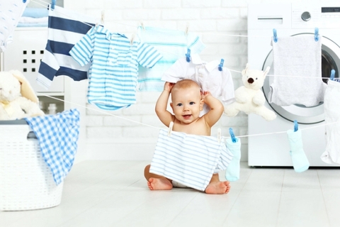 Mẹ nên chọn nước giặt cho trẻ sơ sinh bị khô da loại nào?